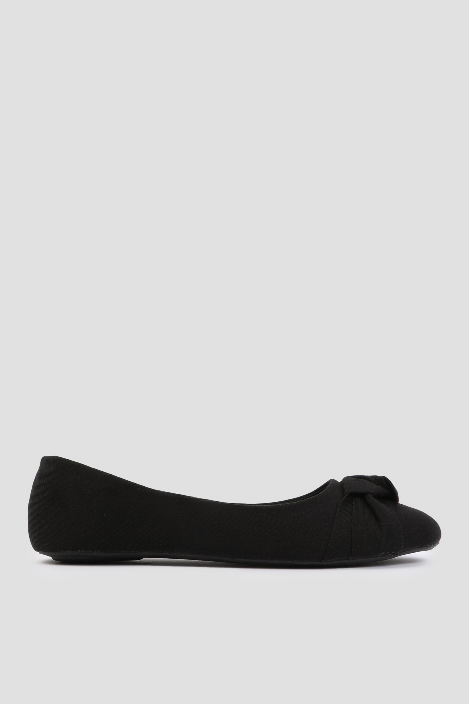 Ardene Round Toe Pleated Flats in | Size